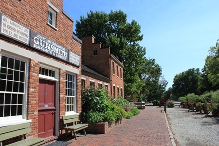 Picture of a street in old Nauvoo